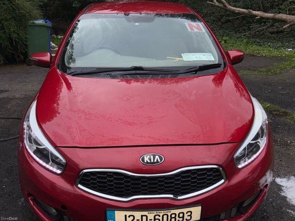 Kia Ceed Hatchback, Diesel, 2012, Red