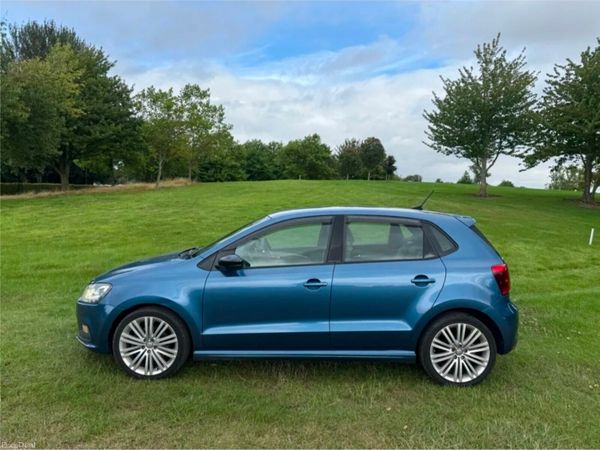 Volkswagen Polo Hatchback, Petrol, 2015, Blue