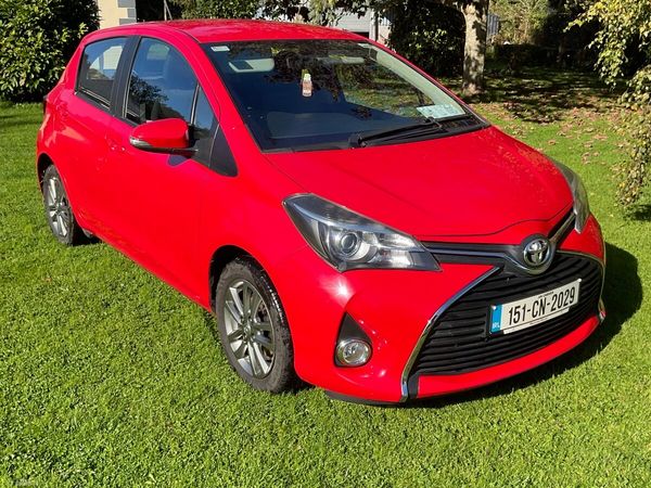 Toyota Yaris Hatchback, Petrol, 2015, Red