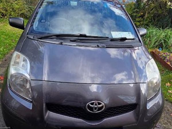 Toyota Yaris Hatchback, Petrol, 2011, Grey