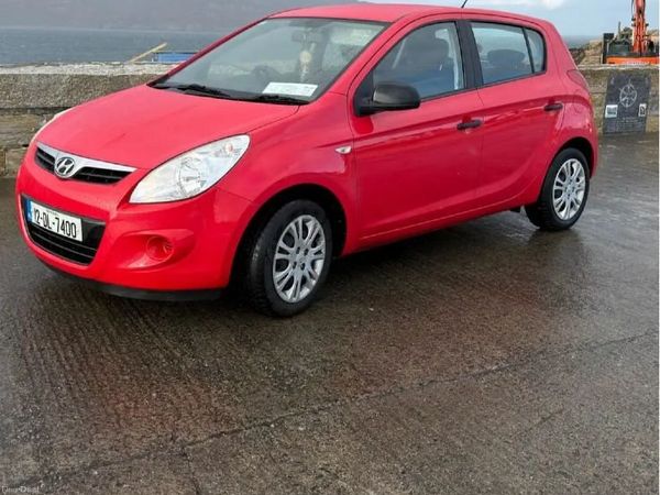 Hyundai i20 Hatchback, Petrol, 2012, Red