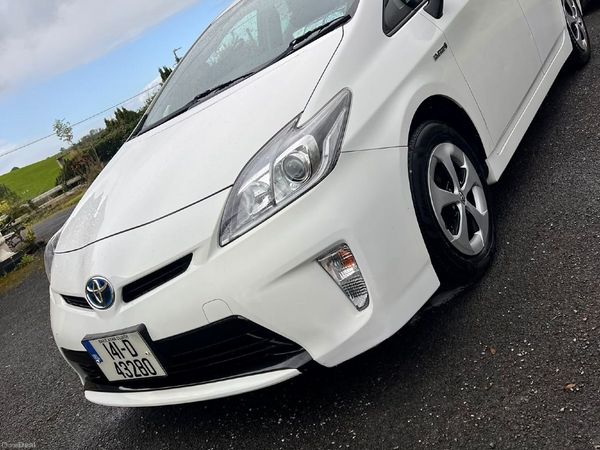Toyota Prius Hatchback, Petrol Hybrid, 2014, White