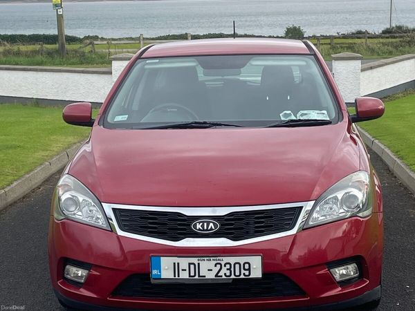Kia Ceed Hatchback, Diesel, 2011, Red