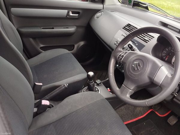 Suzuki Swift Hatchback, Petrol, 2008, Red