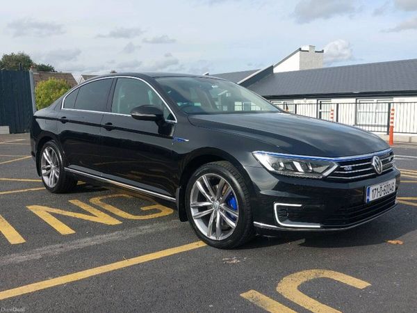Volkswagen Passat Saloon, Petrol Plug-in Hybrid, 2017, Black