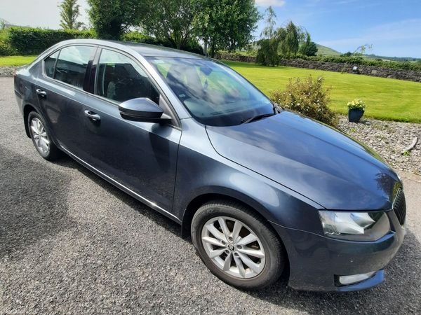 Skoda Octavia Saloon, Diesel, 2016, Grey