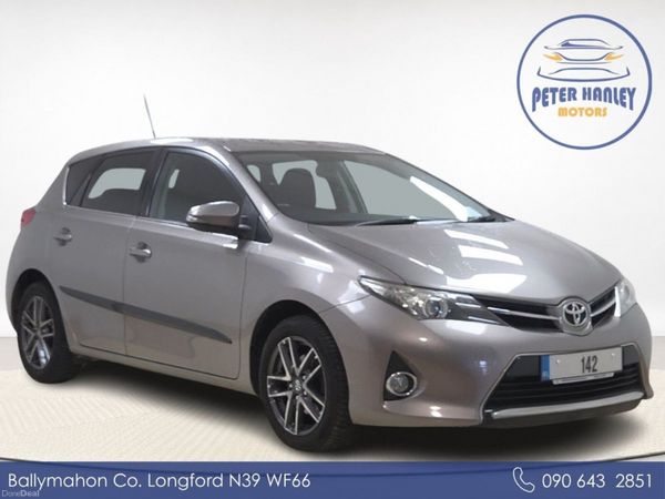 Toyota Auris Hatchback, Petrol, 2014, Gold