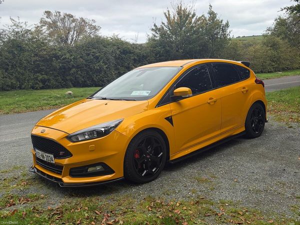 Ford Focus Hatchback, Diesel, 2015, Yellow