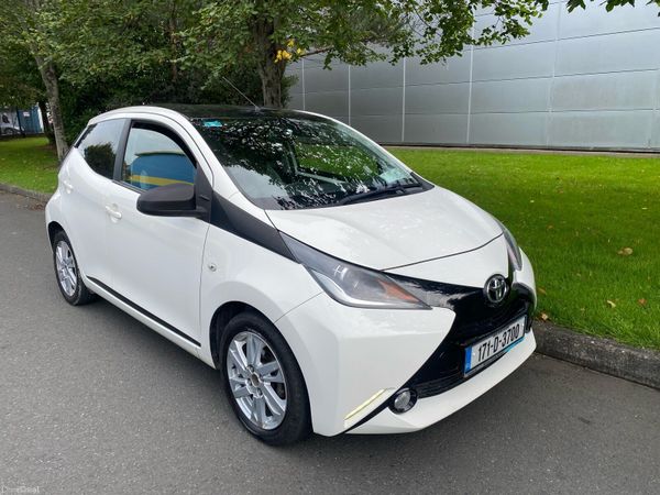 Toyota Aygo Hatchback, Petrol, 2017, White