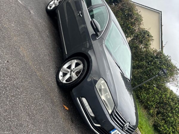 Volkswagen Passat Saloon, Diesel, 2011, Grey