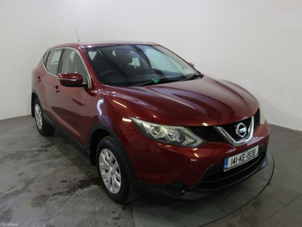 Nissan Qashqai Hatchback, Diesel, 2014, Red