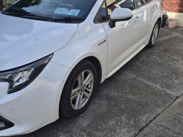 Toyota Corolla Estate, Petrol Hybrid, 2020, White
