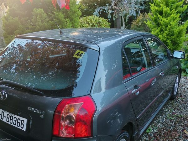 Toyota Corolla Hatchback, Petrol, 2005, Grey