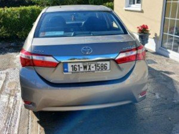 Toyota Corolla Saloon, Diesel, 2016, Bronze