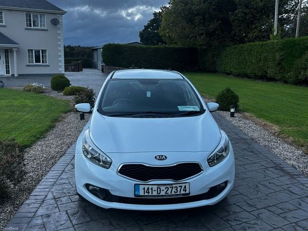 Kia Ceed Hatchback, Petrol, 2014, White