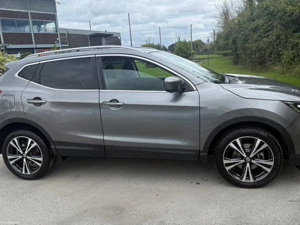 Nissan Qashqai SUV, Diesel, 2017, Grey
