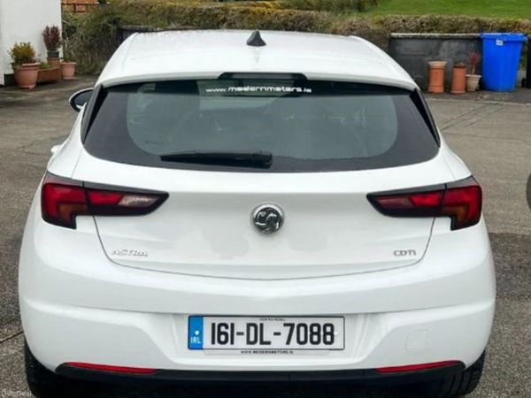 Vauxhall Astra Hatchback, Diesel, 2016, White