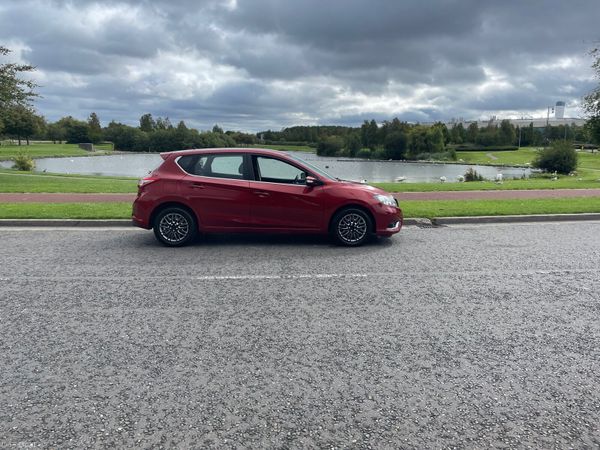 Nissan Pulsar Hatchback, Diesel, 2015, Red