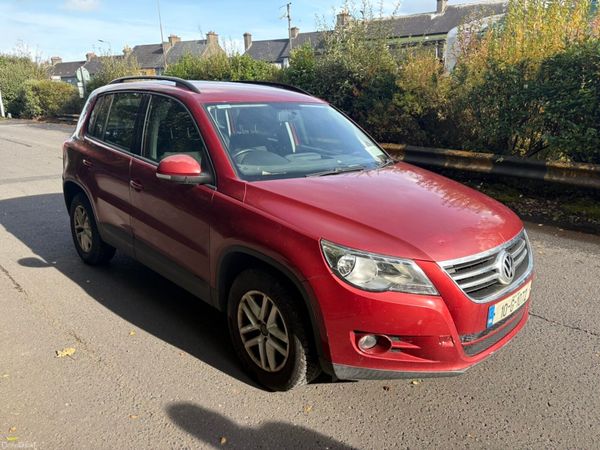 Volkswagen Tiguan SUV, Diesel, 2010, Red
