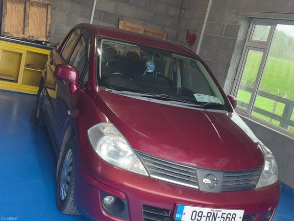 Nissan Tiida Saloon, Diesel, 2009, Red