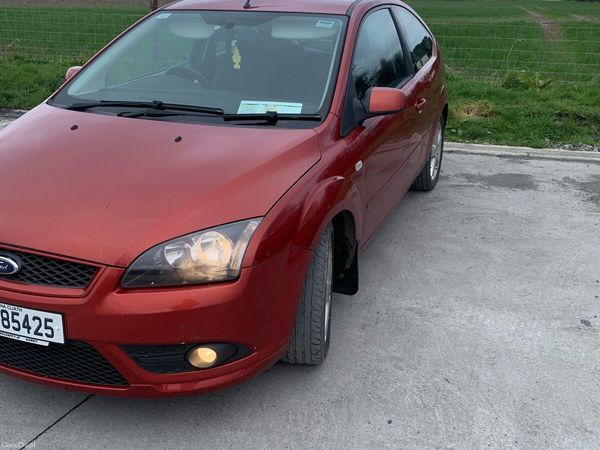 Ford Focus Hatchback, Petrol, 2007, Red