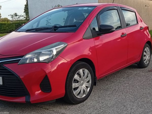Toyota Yaris Hatchback, Petrol, 2015, Red