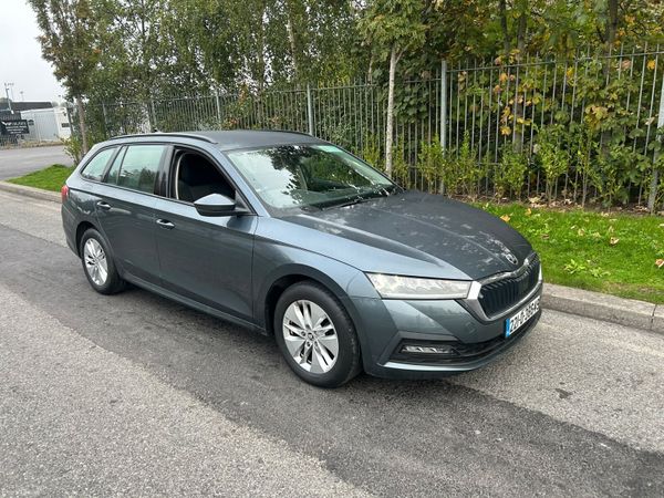 Skoda Octavia Estate, Petrol, 2022, Grey