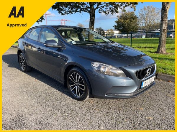 Volvo V40 Hatchback, Diesel, 2017, Blue