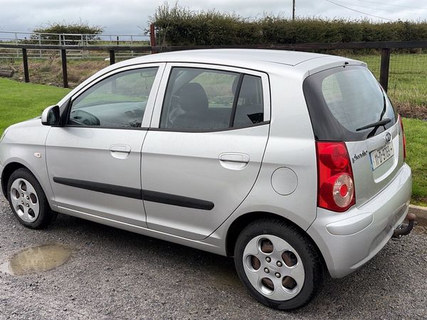 Kia Picanto Hatchback, Petrol, 2011, Silver