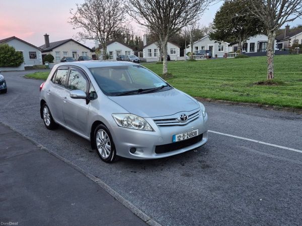 Toyota Auris Hatchback, Diesel, 2012, Silver