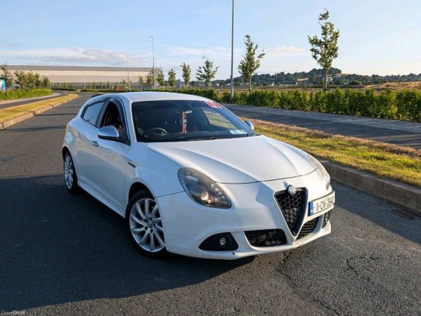 Alfa Romeo Giulietta Hatchback, Petrol, 2011, White
