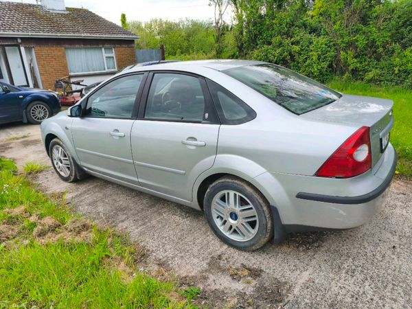 Ford Focus Saloon, Petrol, 2007, Silver