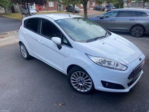 Ford Fiesta Hatchback, Petrol, 2013, White
