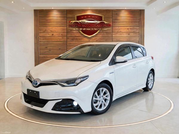 Toyota Auris Hatchback, Petrol Hybrid, 2018, White