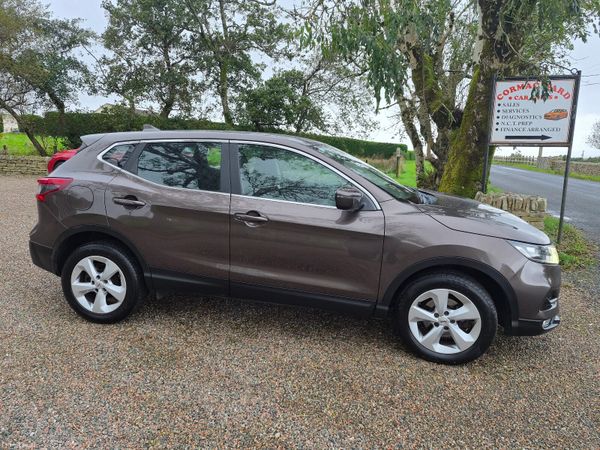Nissan Qashqai Hatchback, Diesel, 2019, Brown