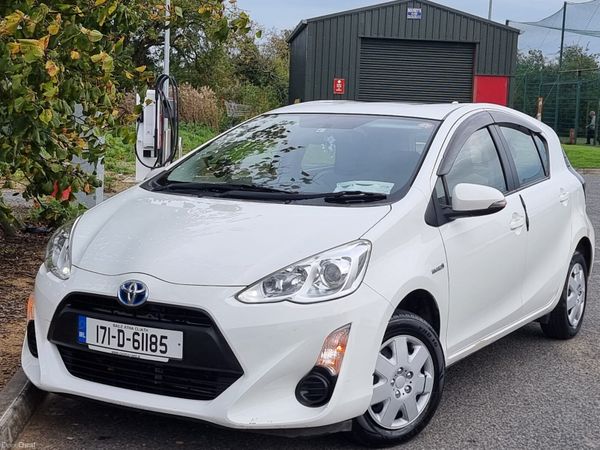 Toyota Aqua Hatchback, Petrol Hybrid, 2017, White