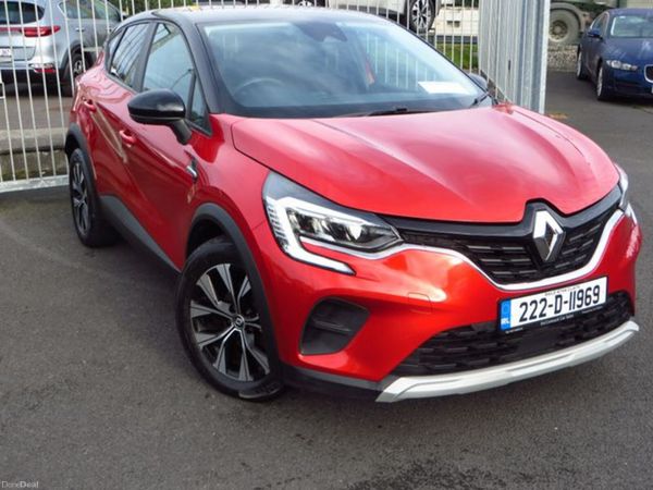 Renault Captur Hatchback, Petrol, 2022, Red