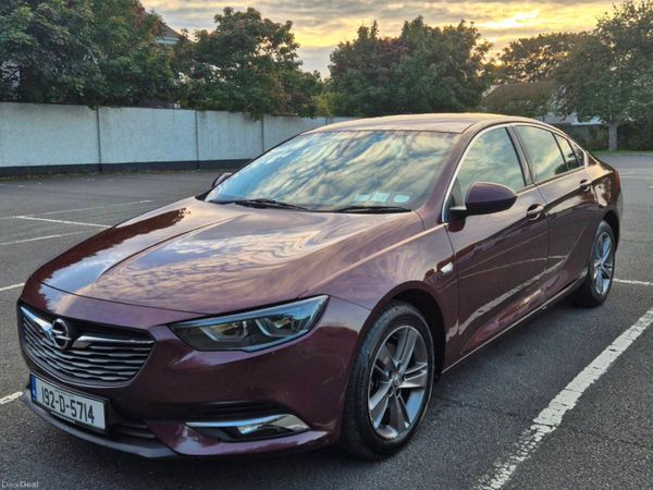 Opel Insignia Hatchback, Diesel, 2019, Red