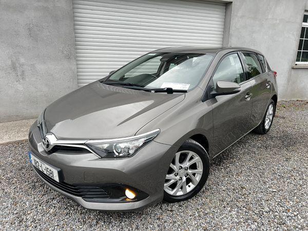 Toyota Auris Hatchback, Petrol, 2018, Grey