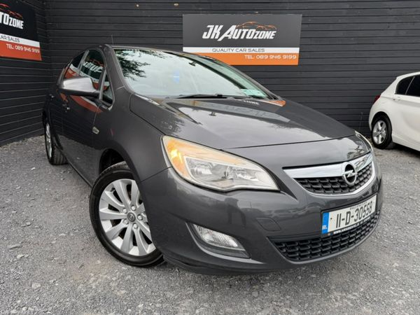 Opel Astra Hatchback, Diesel, 2011, Grey