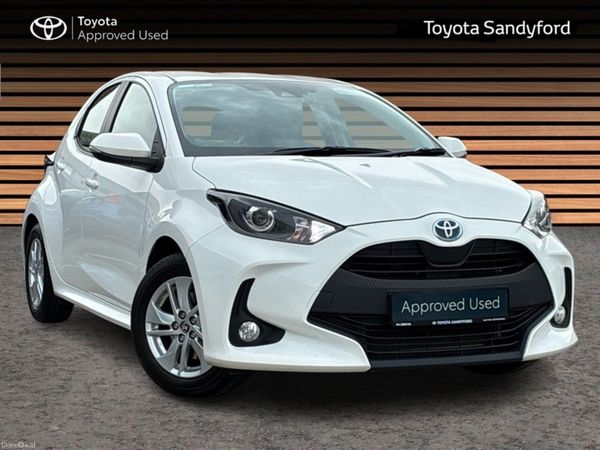 Toyota Yaris Hatchback, Petrol Hybrid, 2023, White