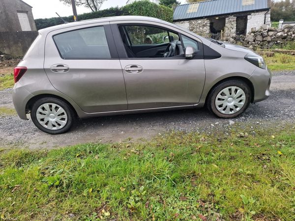 Toyota Yaris Hatchback, Petrol, 2015, Beige