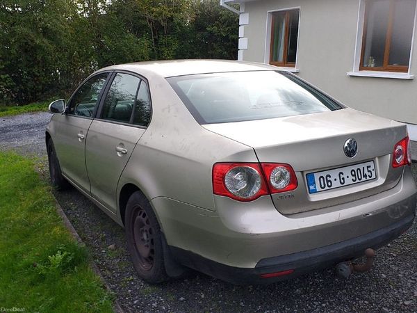 Volkswagen Jetta Saloon, Petrol, 2006, Beige