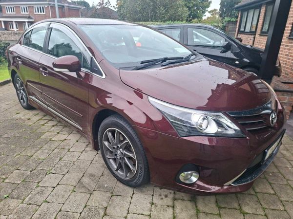 Toyota Avensis Saloon, Diesel, 2012, Red