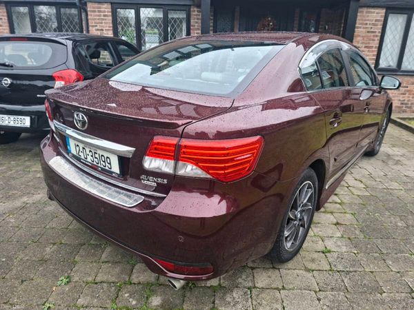 Toyota Avensis Saloon, Diesel, 2012, Red