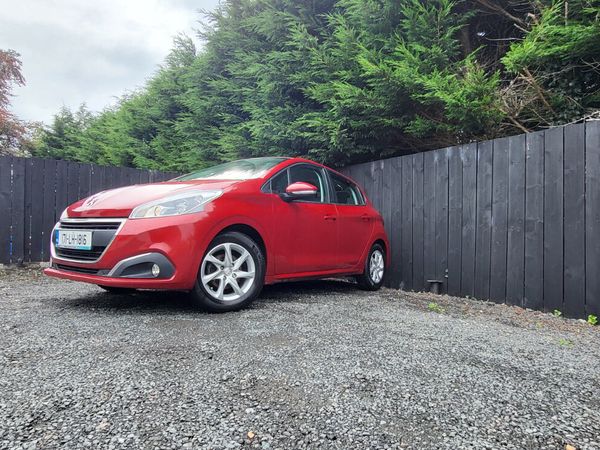 Peugeot 208 Hatchback, Petrol, 2017, Red