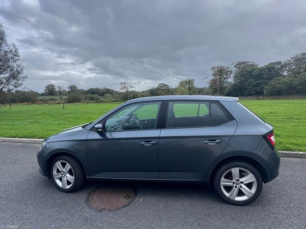 Skoda Fabia Hatchback, Petrol, 2015, Grey