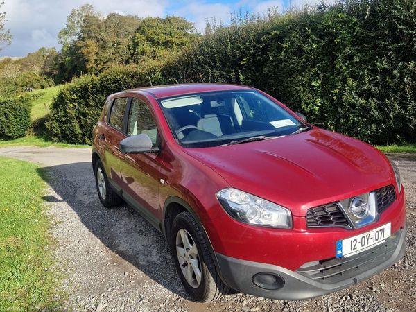 Nissan Qashqai Hatchback, Diesel, 2012, Red