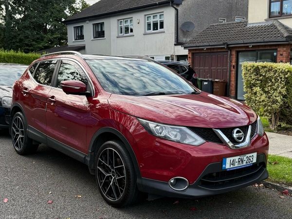 Nissan Qashqai Hatchback, Diesel, 2014, Red