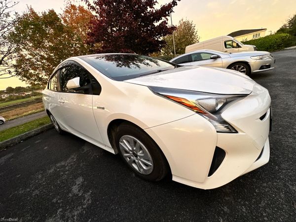 Toyota Prius Hatchback, Petrol Hybrid, 2017, White